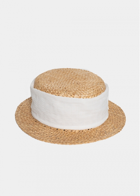 Beige straw hat with white strap