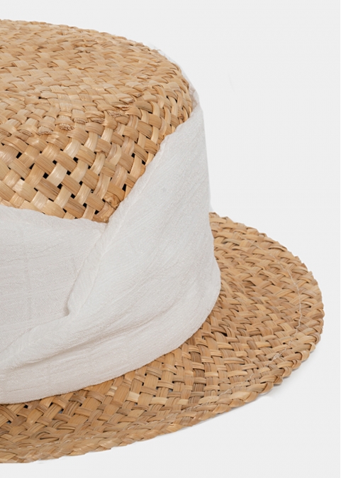 Beige straw hat with white strap