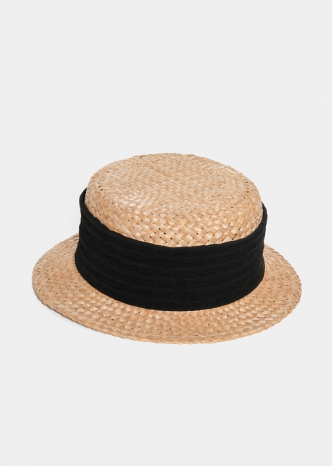 Beige straw hat with black strap