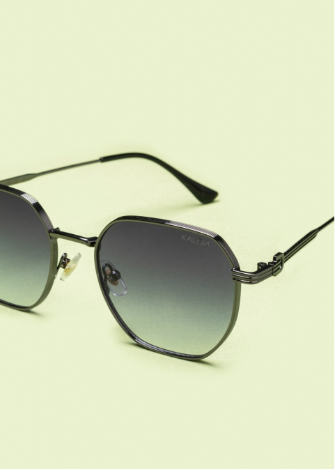 "Selas" Black