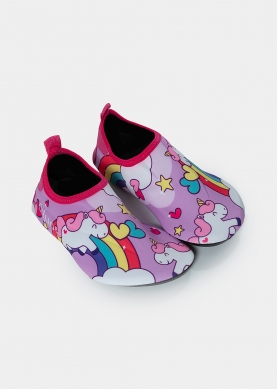 Kids, unicorns and rainbows in pink