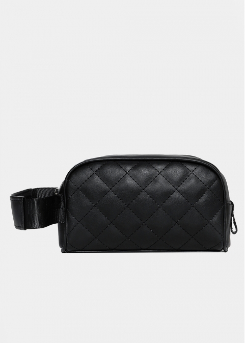 Black quilted nécessaire