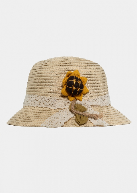 Beige kids hat with a sunflower