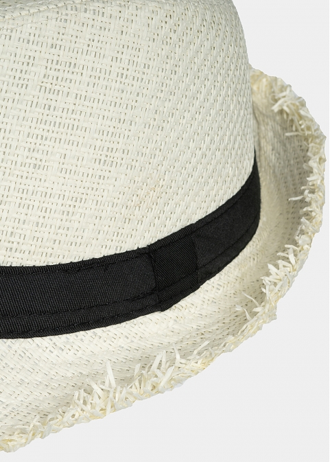 Ecru fedora with loose strands and black strap